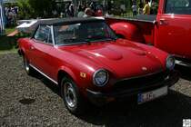 Fiat 124 Spider am 24. Mai 2009 auf einer Oldtimer Ausstellung in Kronach.