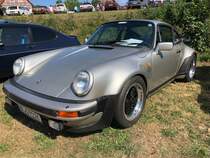 =Porsche 911 steht im August 2022 bei KULT-BLECH-KLASSIKER in Alsfeld