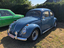 =VW Käfer steht im August 2022 bei KULT-BLECH-KLASSIKER in Alsfeld