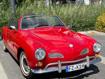 =Karmann Ghia steht im August 2022 bei KULT-BLECH-KLASSIKER in Alsfeld