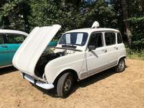 =Renault R 4 steht im August 2022 bei KULT-BLECH-KLASSIKER in Alsfeld