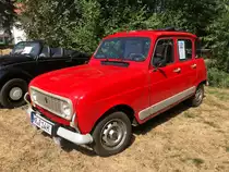 =Renault R 4 steht im August 2022 bei KULT-BLECH-KLASSIKER in Alsfeld
