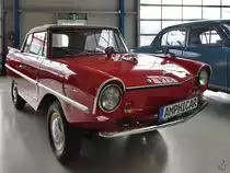 Das Amphicar 770 war ein 1960 entwickeltes Amphibienfahrzeug mit einer Höchstgeschwindigkeit von ca. 120 km/h auf der Straße und im Wasser bis zu 12 km/h schnell. (Oldtimermuseum Prora, November 2022)