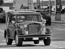 Anfang November 2022 konnte ich diesen Hurtan Vintage auf den Straßen von Madrid ablichten. Dieses Fahrzeug entstand in Spanien auf Basis des Jeep Wrangler.