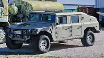 Erst dachte ich, dieser Hummer sieht aber komisch aus und siehe da, es ist gar keiner, sondern ein dem HMMWV sehr ähnlicher seit 1998 in Serie produzierter URO Vamtac (Vehículo de Alta Movilidad Táctico, zu deutsch „Taktisches Fahrzeug mit hoher Mobilität“) S3 des spanischen Herstellers von Spezialfahrzeugen Urovesa. (Museo del Aire Cuatro Vientos, November 2022)