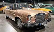=MB 280 SE 3,5 Cabrio, Bauzeit 1969 - 1971. 3499 ccm, 200 PS, 210 km/h, gesehen im EFA Museum in Amerang, 06-2022