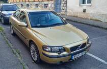 Diesen Volvo S60 ( Maya Yellow Gold  Farbe, erste Generation) habe ich in Juni, 2021 fotografiert.