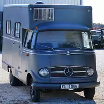 Ein Mercedes-Benz 405 D mit Kastenaufbau (Mobiles Laboratorium) ist Teil der Ausstellung im Museo del Aire. (Cuatro Vientos, November 2022)
