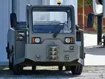 Dieser Quatripole-Flugzeugschlepper ist Teil der Ausstellung im Museo del Aire in Cuatro Vientos. (November 2022)