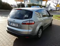 Ford C-Max als Taxi am 10.11.22 in Swinemünde