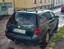 Rückansicht: VW Golf IV Variant in Bright Green. Foto: Juni, 2021.