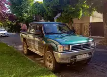 Grüner Toyota Hilux Mk6. Foto: Juni, 2021.