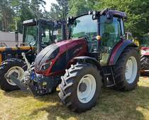 =Valtra, gesehen beim Köhlerfest in Bad Orb, 06-2022