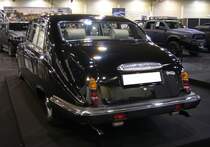 Heckansicht eines Daimler DS 420. Technisch basiert das, in den Jahren von 1968 bis 1992 in 5043 Einheiten produzierte Auto, auf dem Jaguar 420. Der Sechszylinderreihenmotor hat einen Hubraum von 4235 cm³ und leistet 186 PS. Der auf dem Foto gezeigte Daimler DS420 gehörte einst dem britischen Sänger/Liedermacher Roger Whittaker. Essen Motor Show am 06.12.2022.