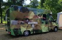 =MB Sprinter als Infomobil der Bundeswehr, steht beim Bürgerfest  200 Jahre Landkreis Fulda  auf dem Gelände von Schloß Fasanerie im Juni 2022