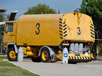 Dieser Pegaso 2080 als Flugfeld-Kehrmaschine war Anfang November 2022 im Museo del Aire in Cuatro Vientos bei Madrid zu sehen.