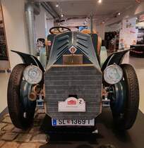 =Lohner Porsche Mixte, Erstzulassung 1901, 4 Zyl.-Motor mit 5507 ccm, 28 PS, steht im Museum  fahr(T)raum - Ferdinand Porsche  in Mattsee/Österreich im Juni 2022