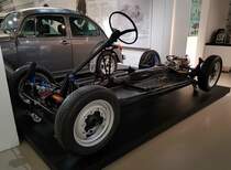 =VW Käfer Bodengruppe, ausgestellt im Museum  fahr(T)raum - Ferdinand Porsche  in Mattsee/Österreich im Juni 2022