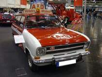 Opel Kadett B CarAvan dreitürig, gebaut ab dem Jahr 1965 in Bochum. Dieser CarAvan diente dem AVD jahrelang als Pannenhilfsfahrzeug. Der gezeigte CarAvan stammt aus dem Jahr 1971. Der Vierzylinderreihenmotor hat einen Hubraum von 1078 cm³ und leistet in diesem Kadett B CarAvan 50 PS. Essen Motor Show am 06.12.2022.