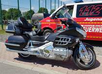 =Honda GoldWing steht auf einer Parkfläche beim Bürgerfest  200 Jahre Landkreis Fulda  auf dem Gelände von Schloß Fasanerie im Juni 2022