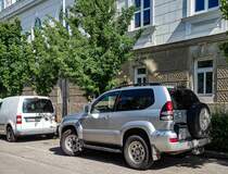 Diesen Toyota landCruiser J120 (Rückansicht) habe ich in Mai, 2021 fotografiert.