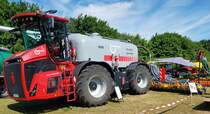 =Holmer Terra Variant 435 Gülletrac des Lohnunternehmens HERRLICH steht auf einer der Austellungsflächen beim Bürgerfest  200 Jahre Landkreis Fulda  auf dem Gelände von Schloß Fasanerie im Juni 2022