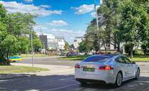 Rückansicht: Tesla Model S. Foto: Juni 2021.