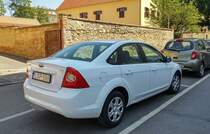 Rückansicht: Ford Focus mk2 Sedan. Foto: Juni 2021.