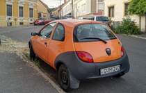 Rückansicht: Ford KA in deep orange, gesehen in Juni, 2021