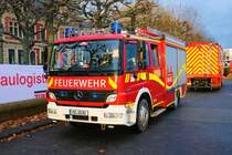 Feuerwehr Mainz Mercedes Benz Atego LF20 am 31.12.22 beim Silvesterschwimmen in Mainz am Rheinufer