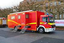 Feuerwehr Mainz Mercedes Benz Atego ELW2 am 31.12.22 beim Silvesterschwimmen in Mainz am Rheinufer