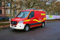 Feuerwehr Mainz Mercedes Benz Sprinter ELW der Wache 2 am 31.12.22 beim Silvesterschwimmen in Mainz am Rheinufer