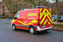 Feuerwehr Mainz Mercedes Benz Sprinter ELW der Wache 2 am 31.12.22 beim Silvesterschwimmen in Mainz am Rheinufer