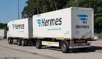 =DAF XF-Hängerzug der Spedition PFLAUM transportiert Container von HERMES, 06-2022