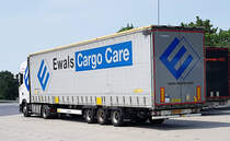 =Scania-Sattelzug der Spedition EWALS steht zur Fahrerpause an der A 7, 06-2022