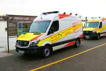 ASB Mainz Mercedes Benz Sprinter KTW am 31.12.22 beim Silvesterschwimmen in Mainz am Rheinufer