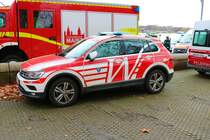 Feuerwehr Wiesbaden VW Tiguan KdoW am 31.12.22 beim Silvesterschwimmen in Mainz am Rheinufer