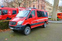 Main Taunus Kreis Mercedes Benz Sprinter Wasserrettung am 31.12.22 beim Silvesterschwimmen in Mainz am Rheinufer
