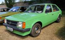 =Opel  Kadett D steht auf der Ausstellungsfläche für Oldtimerfahrzeuge beim Bürgerfest  200 Jahre Landkreis Fulda  auf dem Gelände von Schloß Fasanerie im Juni 2022.