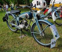 =Victoria Fix Sport, als Repräsentant der 40er Jahre, steht auf der Ausstellungsfläche für Oldtimerfahrzeuge beim Bürgerfest  200 Jahre Landkreis Fulda  auf dem Gelände von Schloß Fasanerie im Juni 2022.