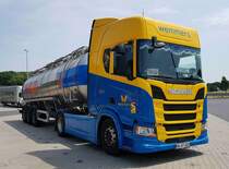=Scania von WEMMERS-Tanktransport mit einem Tankauflieger der Schwesterfirma TROLL-Transport, 06-2022