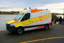 ASB Mainz Mercedes Benz Sprinter KTW am 31.12.22 beim Silvesterschwimmen in Mainz am Rheinufer