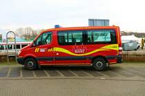 Feuerwehr Mainz Mercedes Benz Sprinter MTW am 31.12.22 beim Silvesterschwimmen in Mainz am Rheinufer