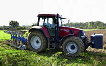 Case 150, Allradschlepper mit 5-Schar-Wendepflug und 1000kg Frontgewicht, Okt.2022