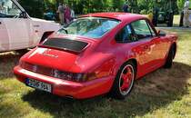 =Porsche Carrera 2, Bj. 1990, 3600 ccm, 250 PS, steht auf der Ausstellungsfläche für Oldtimerfahrzeuge beim Bürgerfest  200 Jahre Landkreis Fulda  auf dem Gelände von Schloß Fasanerie im Juni 2022.