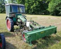=Fendt  230 GT, Bj. 1964, 2233 ccm, 30 PS, steht auf der Ausstellungsfläche für Oldtimerfahrzeuge beim Bürgerfest  200 Jahre Landkreis Fulda  auf dem Gelände von Schloß Fasanerie im Juni 2022.