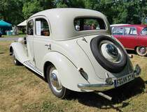 =MB 170 Da, Bj. 1951, 1767 ccm, 40 PS, steht auf der Ausstellungsfläche für Oldtimerfahrzeuge beim Bürgerfest  200 Jahre Landkreis Fulda  auf dem Gelände von Schloß Fasanerie im Juni 2022.