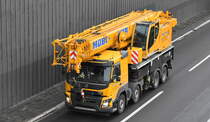 MOBI-HUB - Mobile-Hubtechnik Kranarbeiten und Transporte GmbH mit einem VOLVO FMX 480 als LIEBHERR LTF 1060-4.1 Autokran am 06.01.23 Berliner Stadtautobahn Höhe Messedamm. 