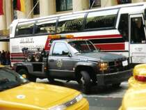 Abschleppwagen des New York City Police Department.
Das Bild ist ein Scan eines Papierabzugs, aufgenommen im Herbst 1998.