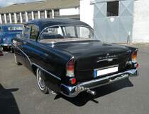 Heckansicht eines Opel Rekord P1 in der Karosserieversion zweitürige Limousine aus dem Jahr 1959. Opel Treffen an Mo´s Bikertreff in Krefeld.